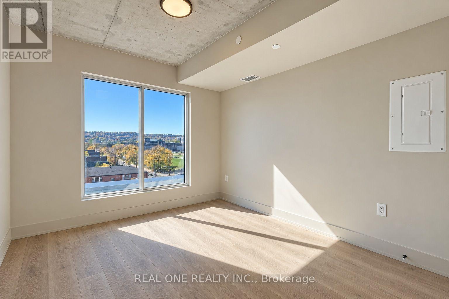 606 - 810 King Street W Property Photo 17