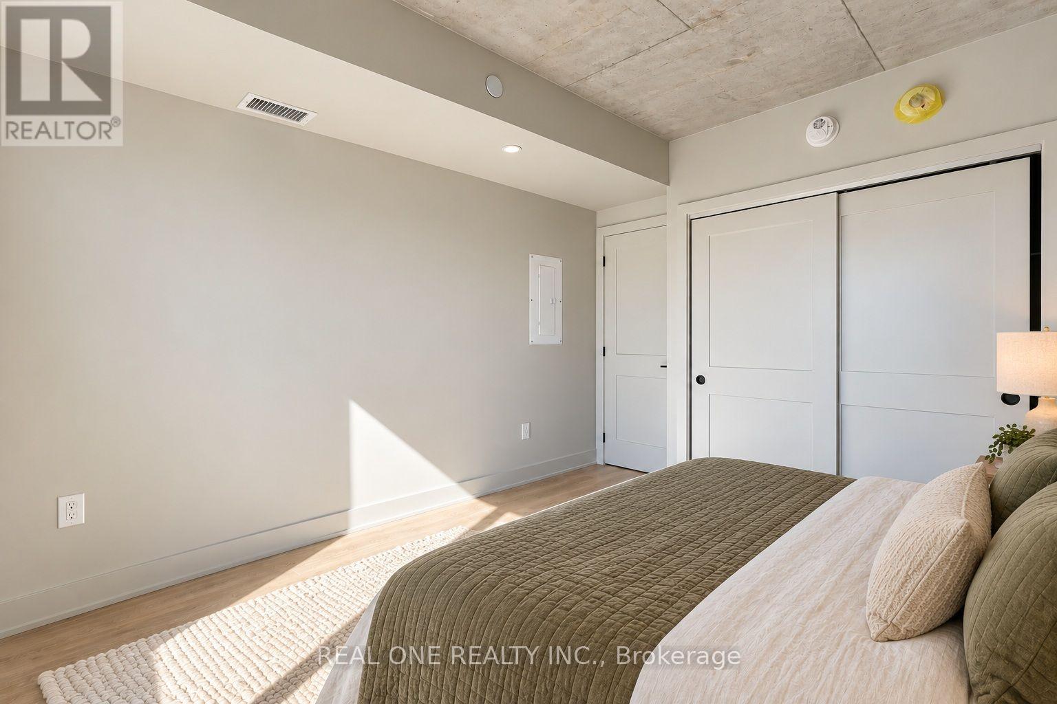 606 - 810 King Street W Property Photo 18