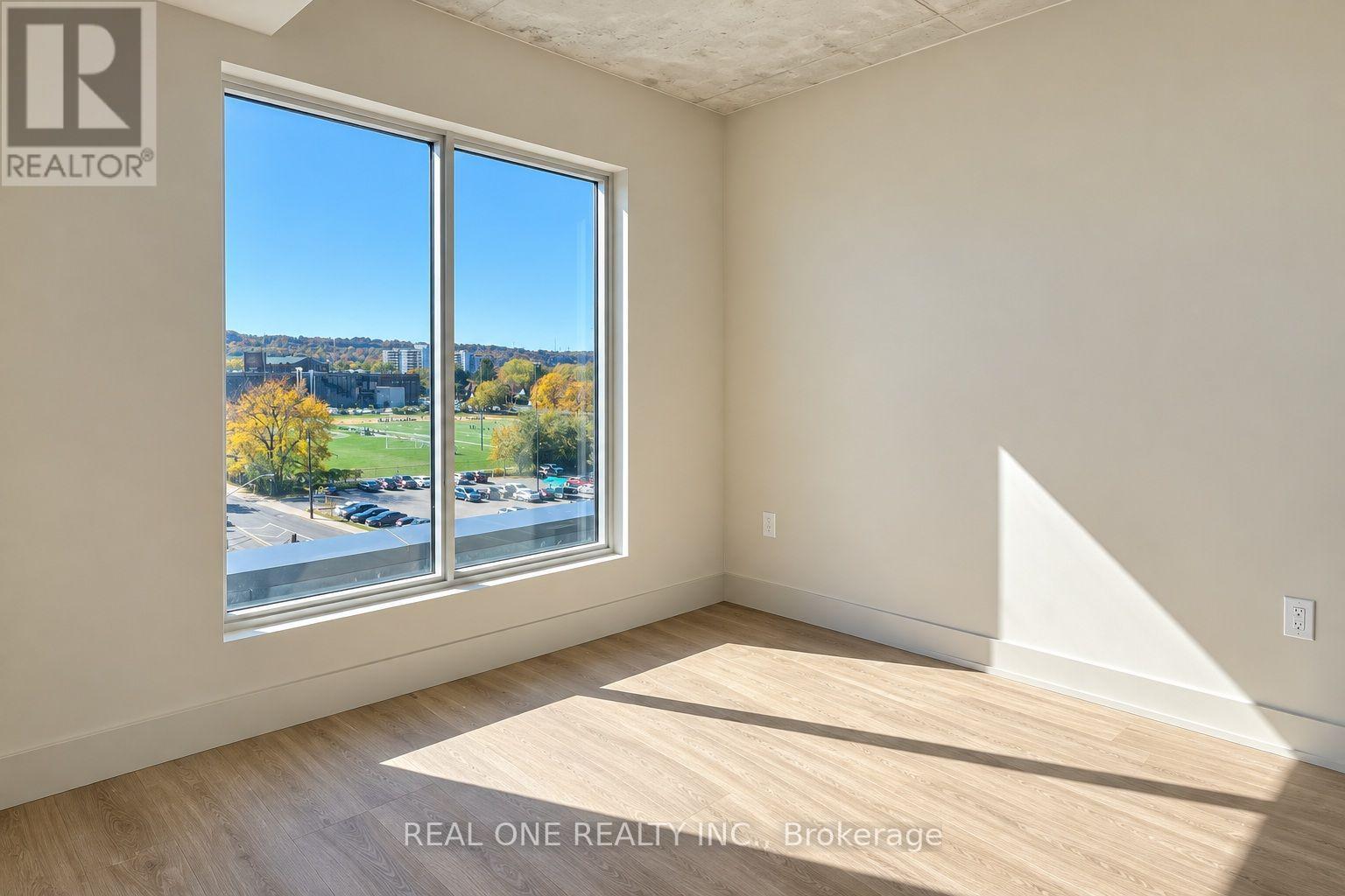 606 - 810 King Street W Property Photo 23