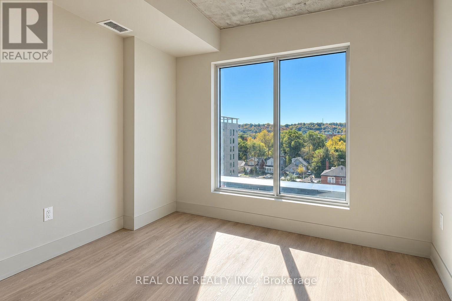 606 - 810 King Street W Property Photo 25