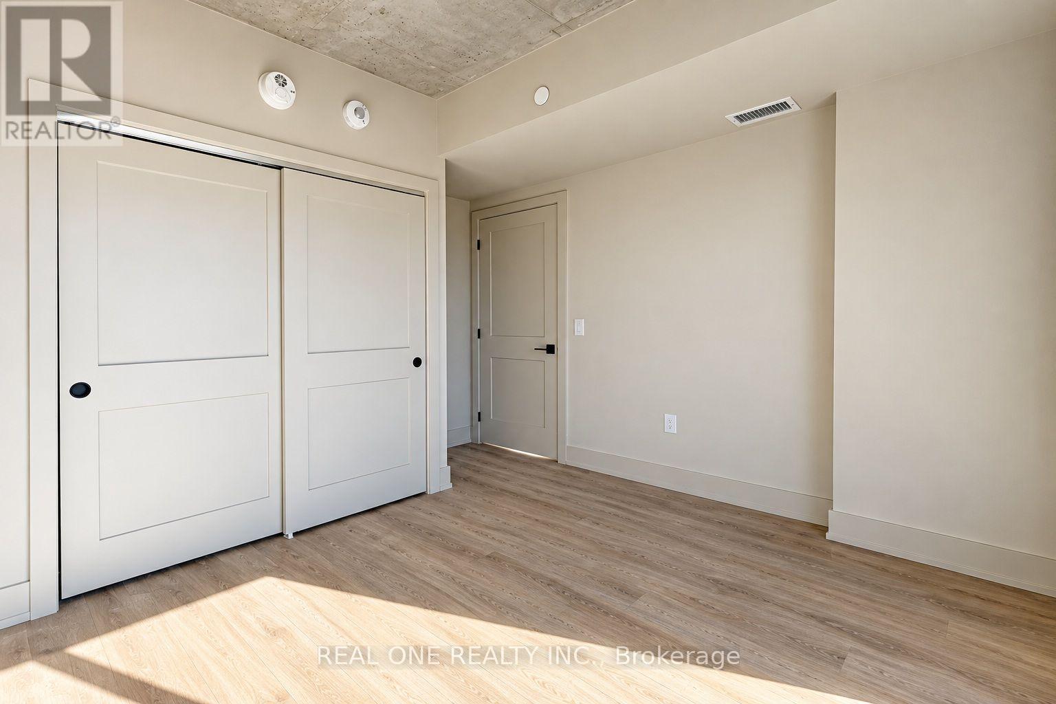 606 - 810 King Street W Property Photo 27