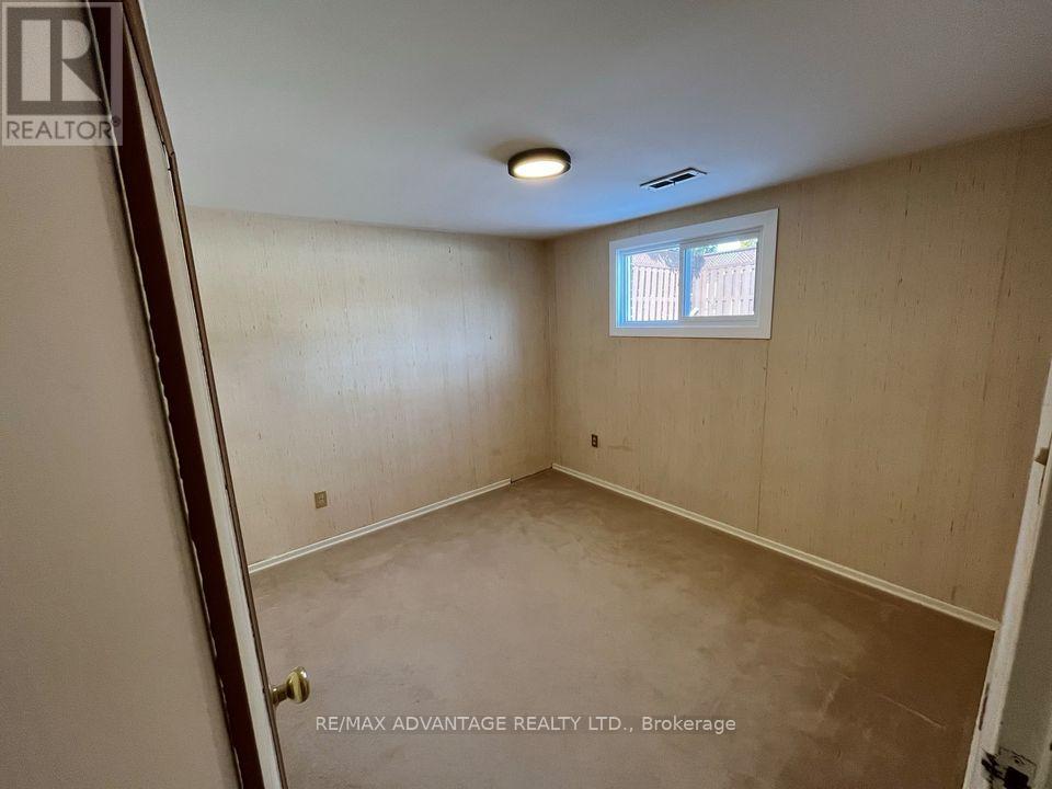Lower - 143 Downing Crescent Property Photo 7