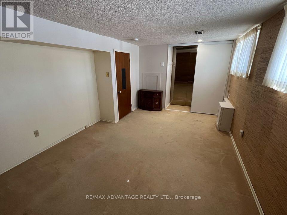 Lower - 143 Downing Crescent Property Photo 9
