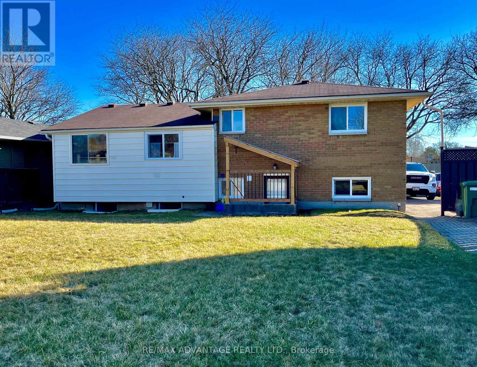 Lower - 143 Downing Crescent Property Photo 13