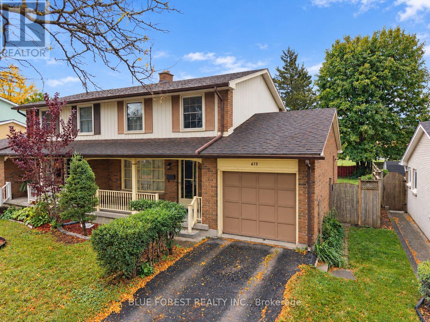 673 Galloway Crescent Property Photo 2