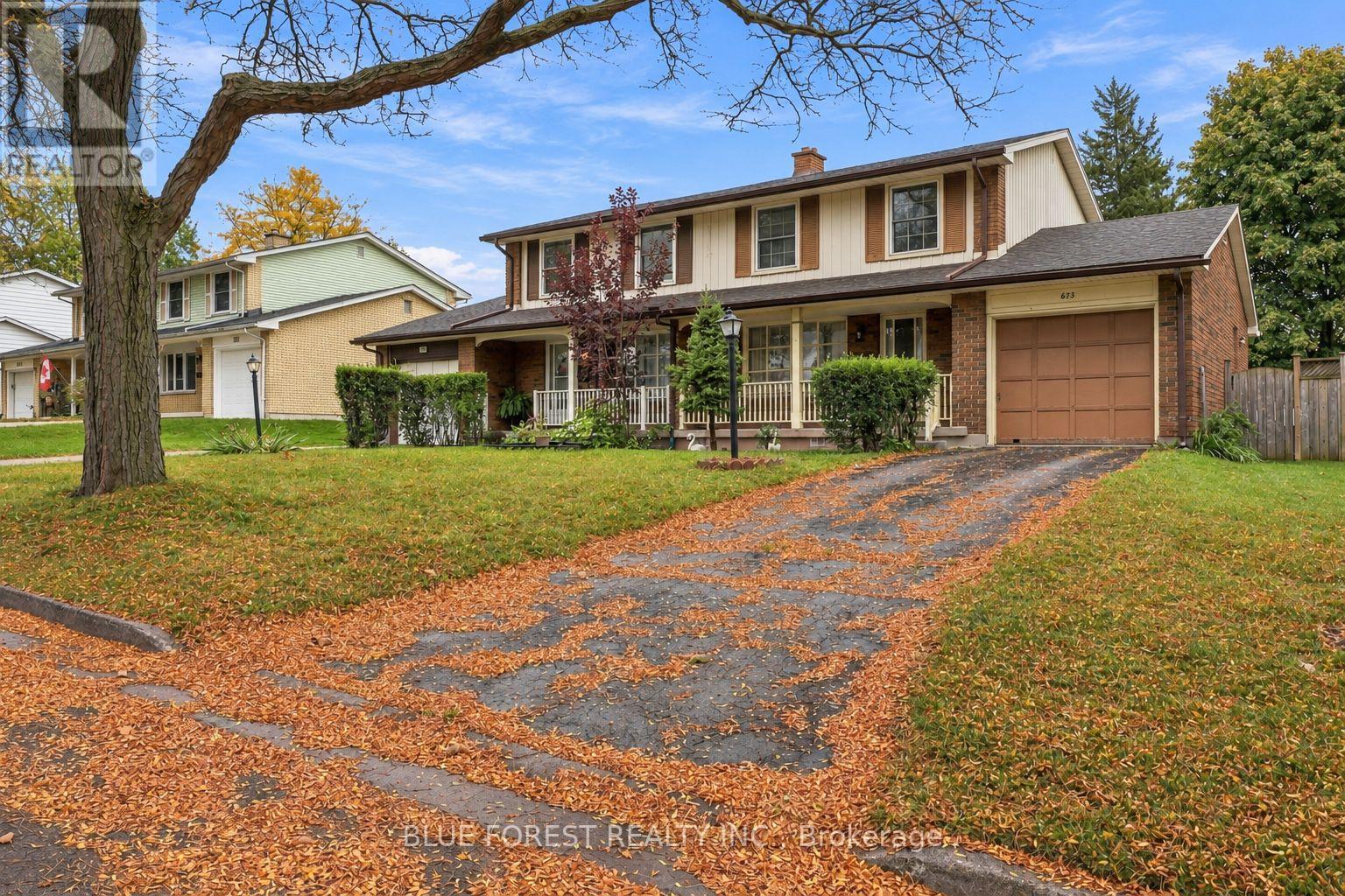 673 Galloway Crescent Property Photo 3