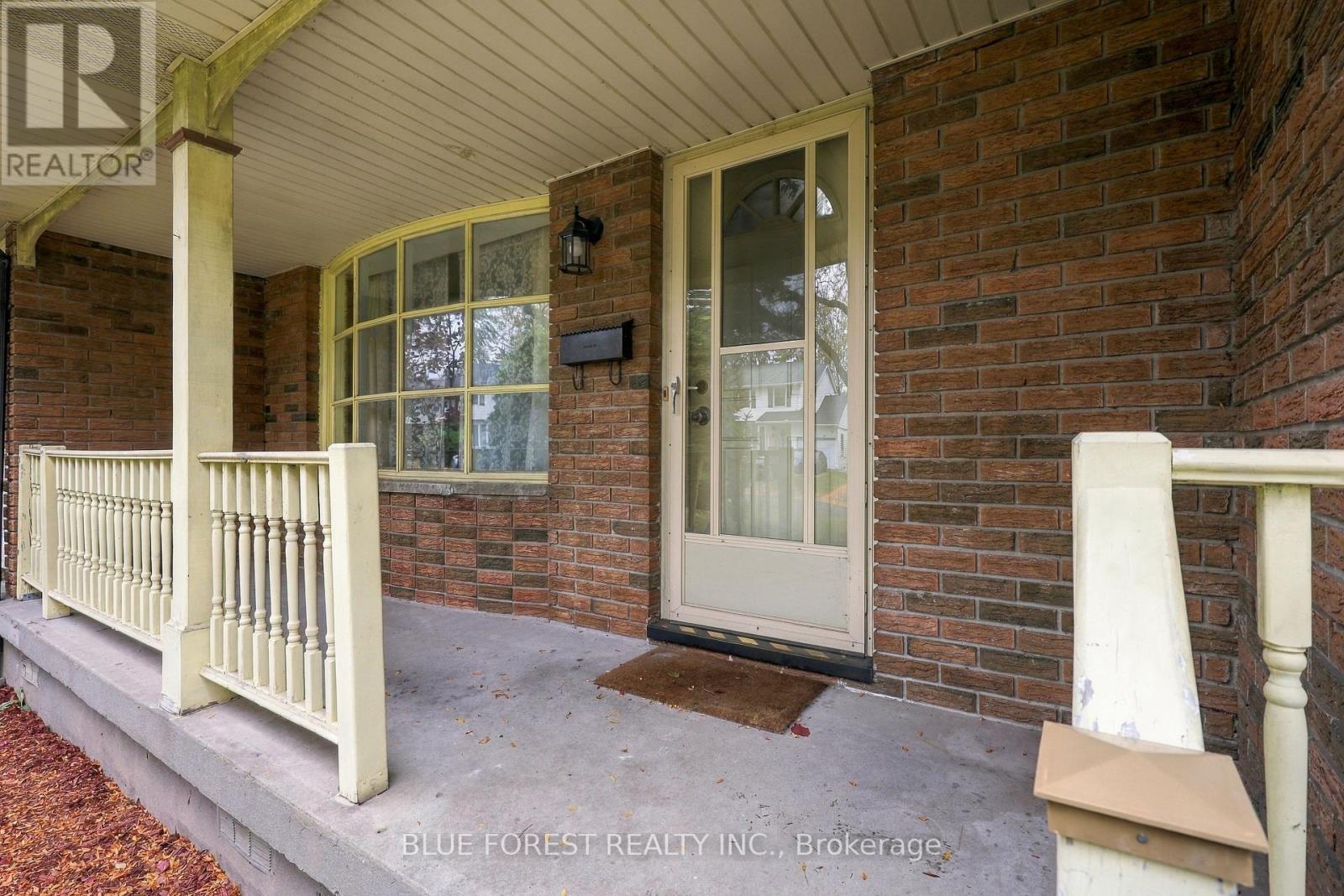 673 Galloway Crescent Property Photo 5
