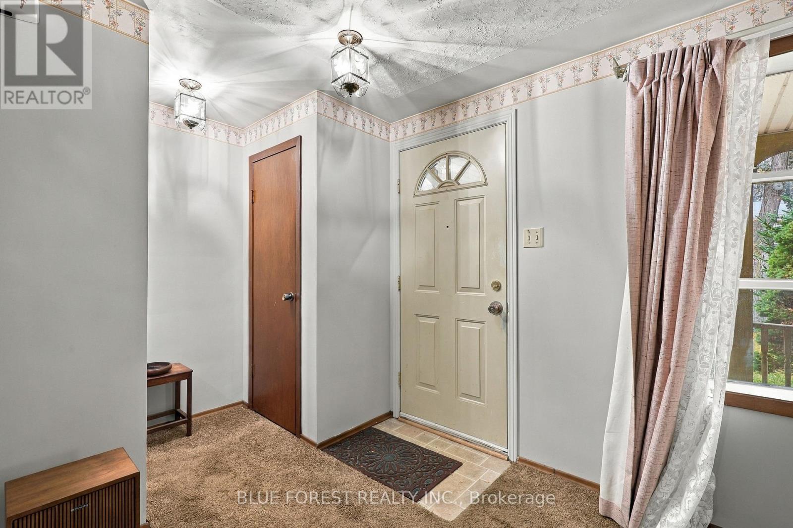 673 Galloway Crescent Property Photo 6
