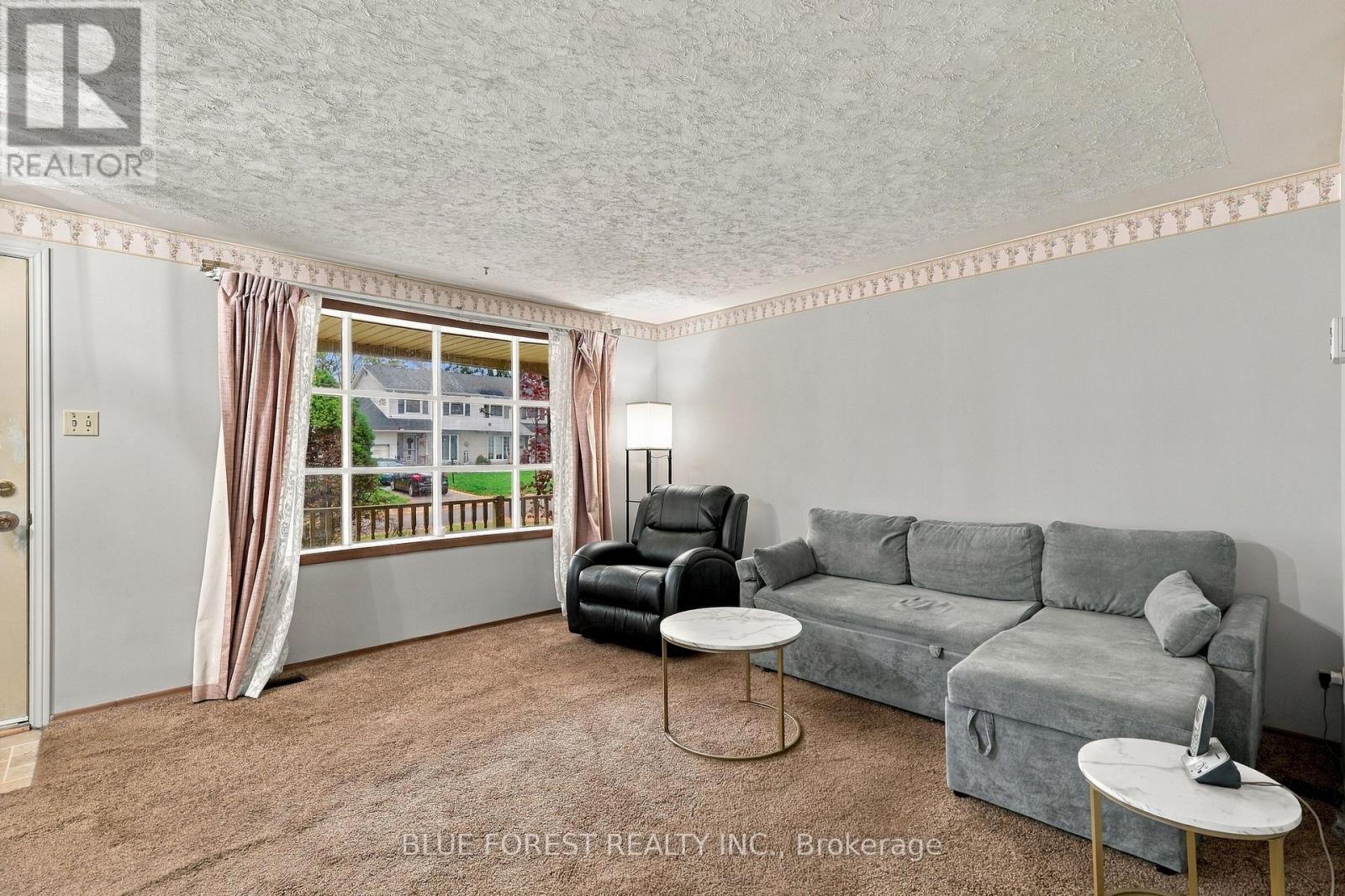 673 Galloway Crescent Property Photo 8