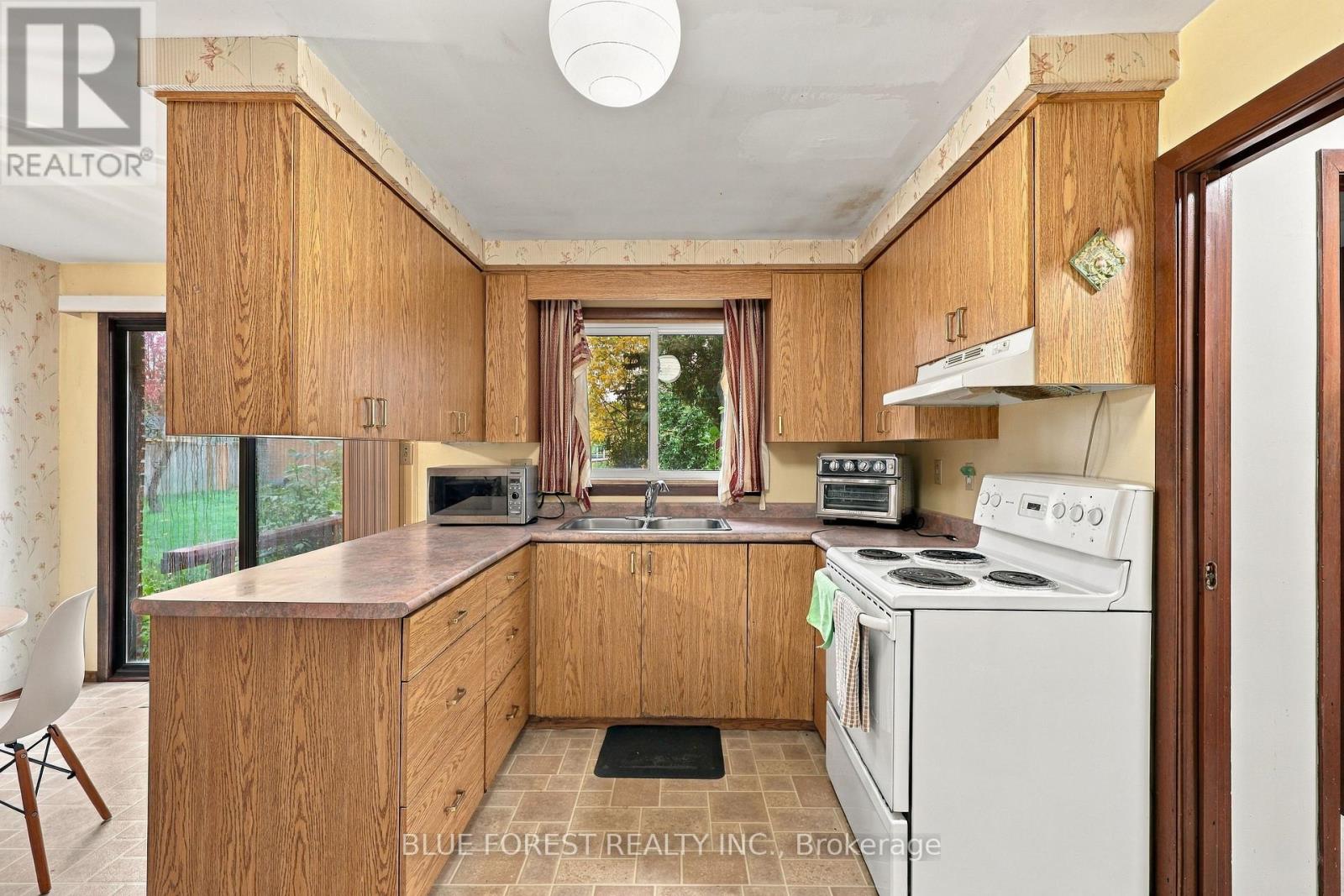673 Galloway Crescent Property Photo 11