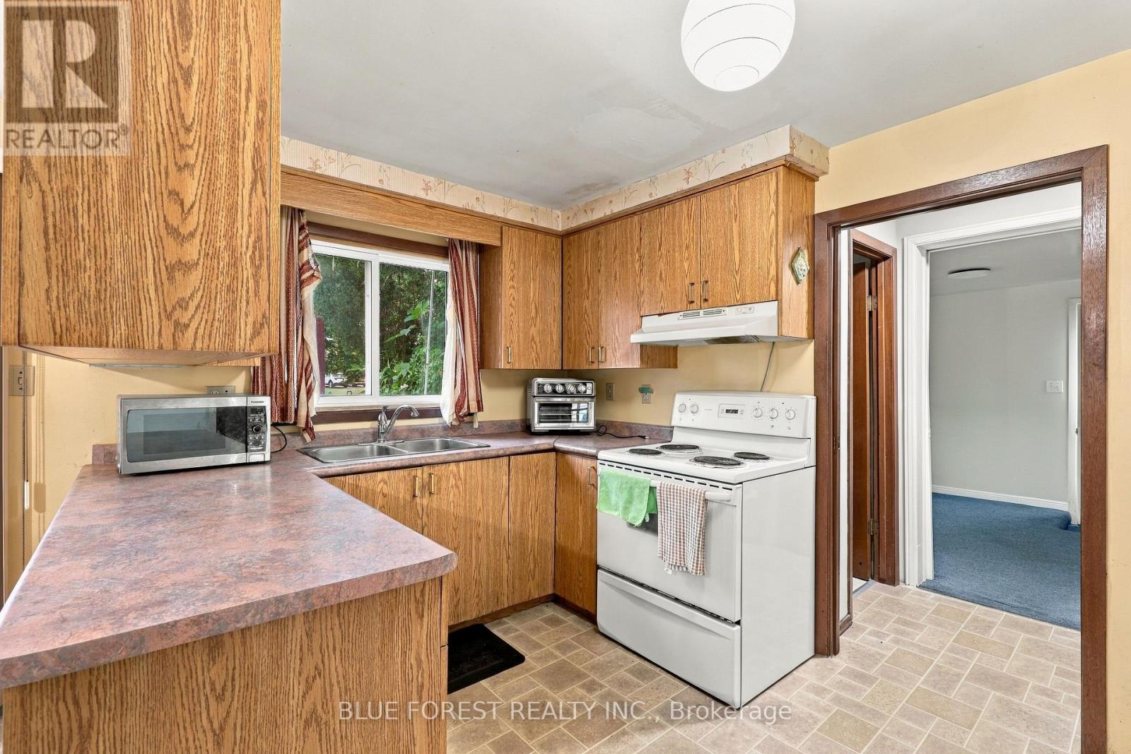 673 Galloway Crescent Property Photo 12