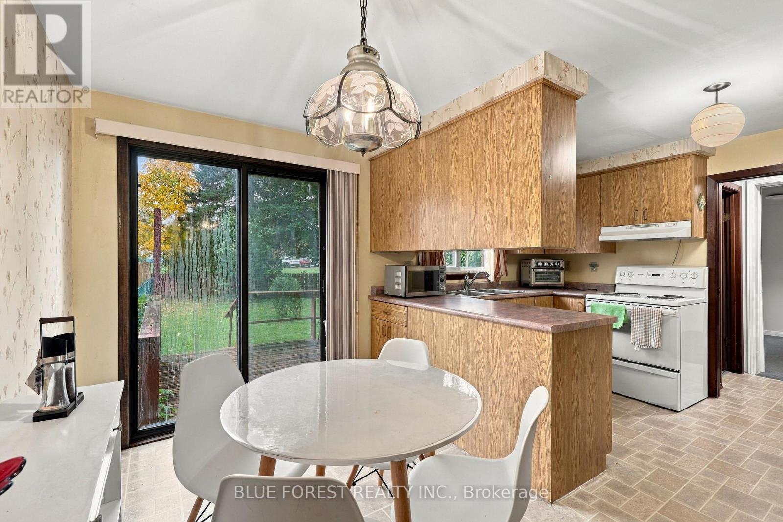673 Galloway Crescent Property Photo 16