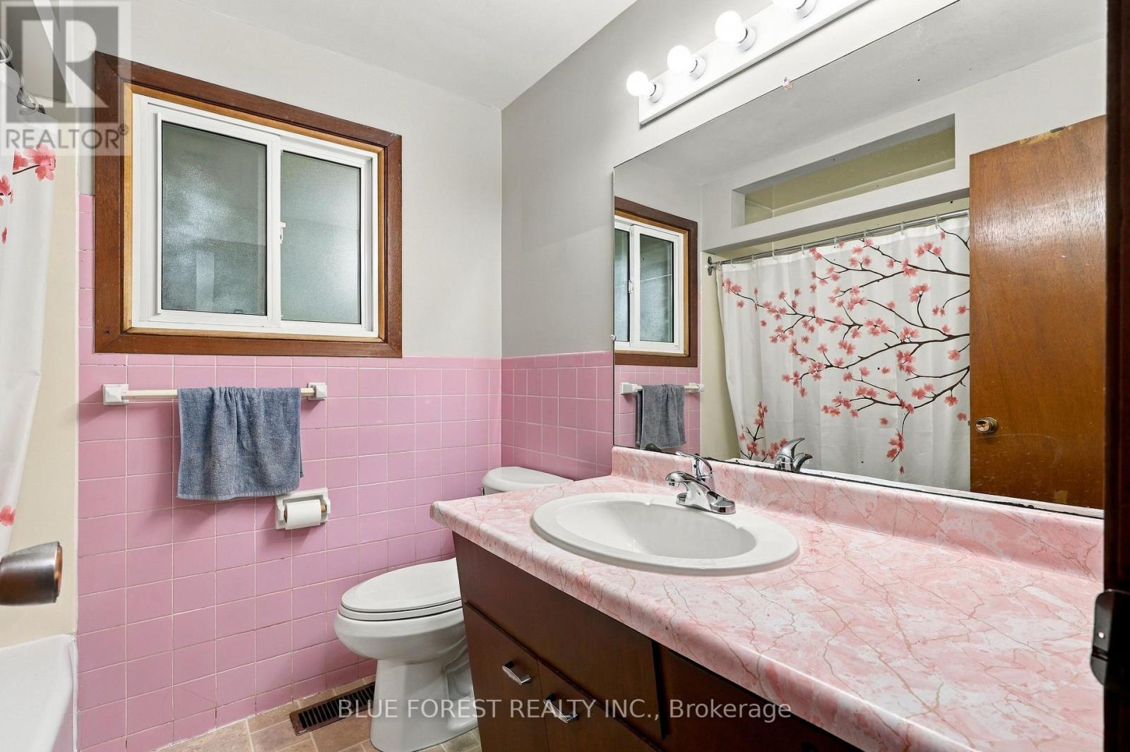 673 Galloway Crescent Property Photo 24