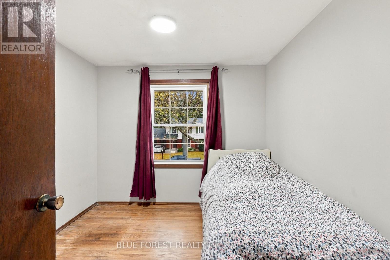 673 Galloway Crescent Property Photo 28