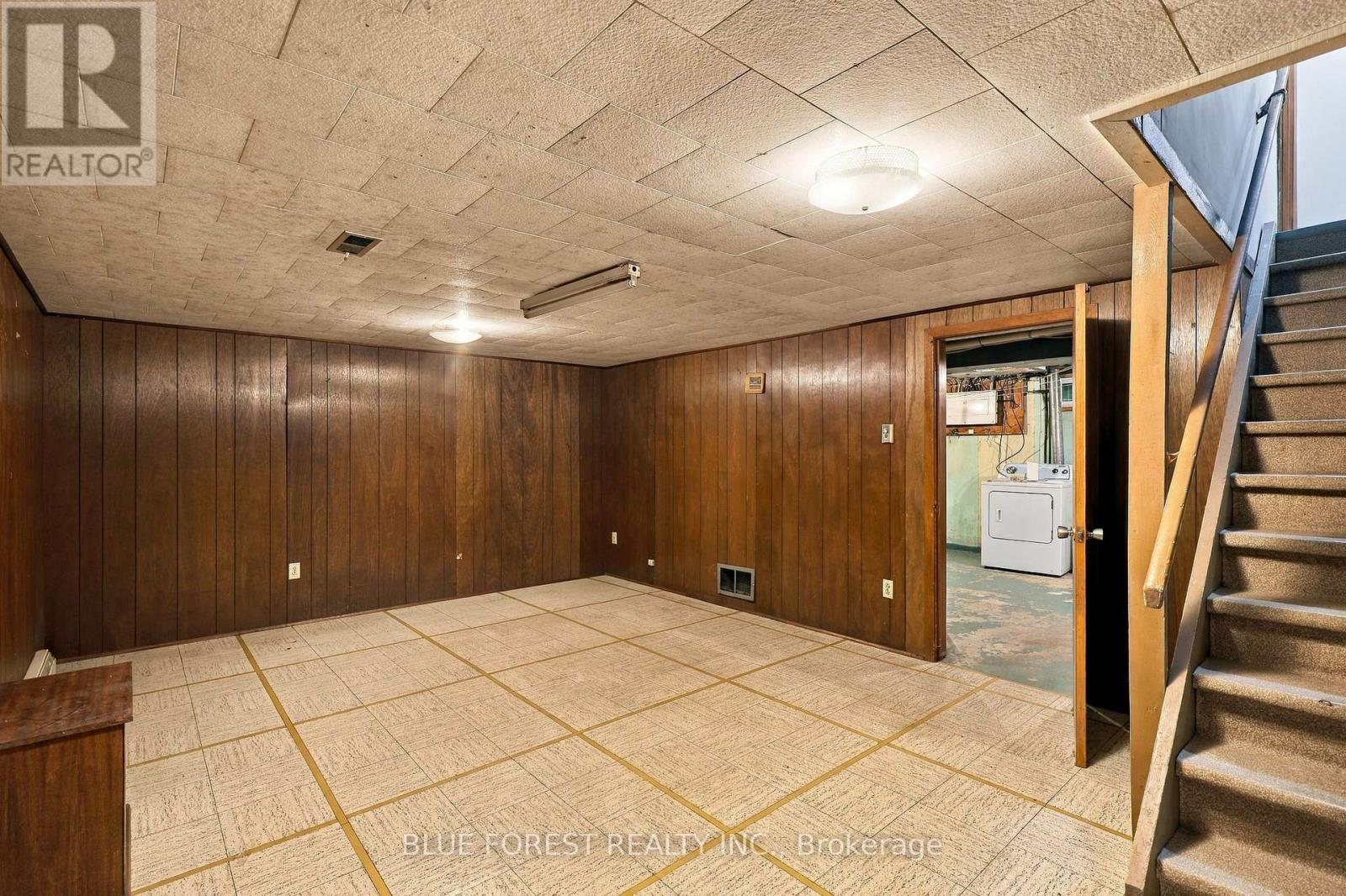 673 Galloway Crescent Property Photo 33