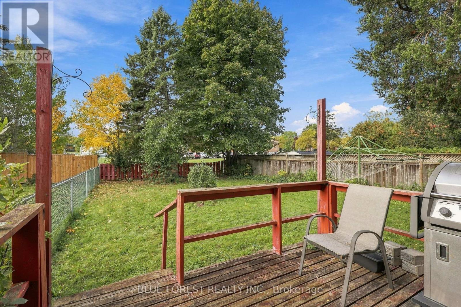 673 Galloway Crescent Property Photo 38