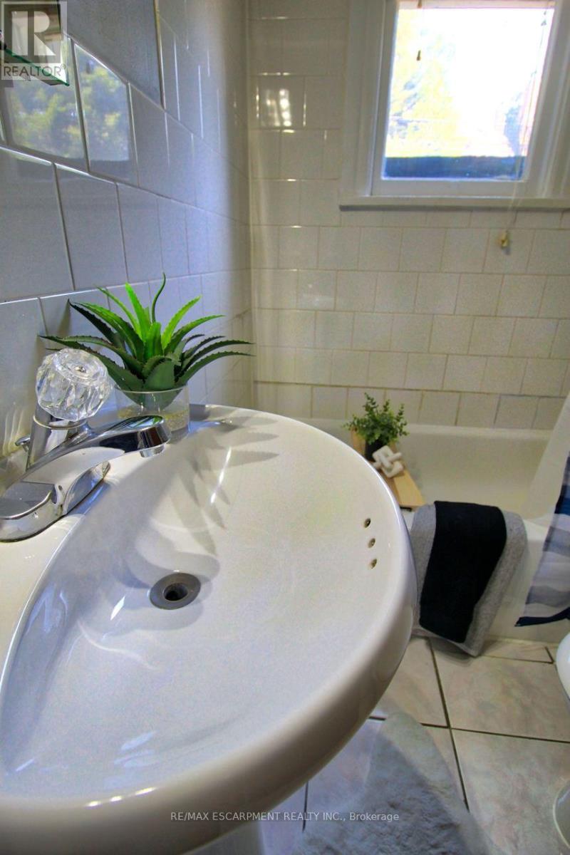 1 - 11 Eastbourne Avenue Property Photo 15
