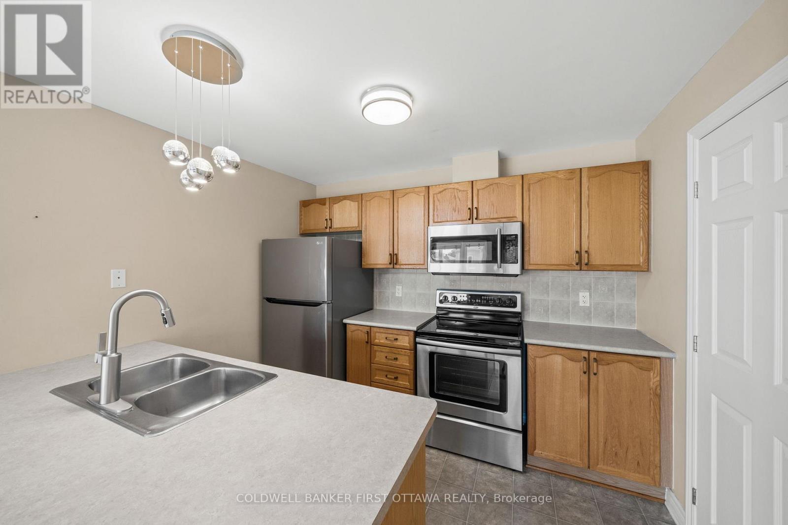 F - 143 Oldfield Street Property Photo 15