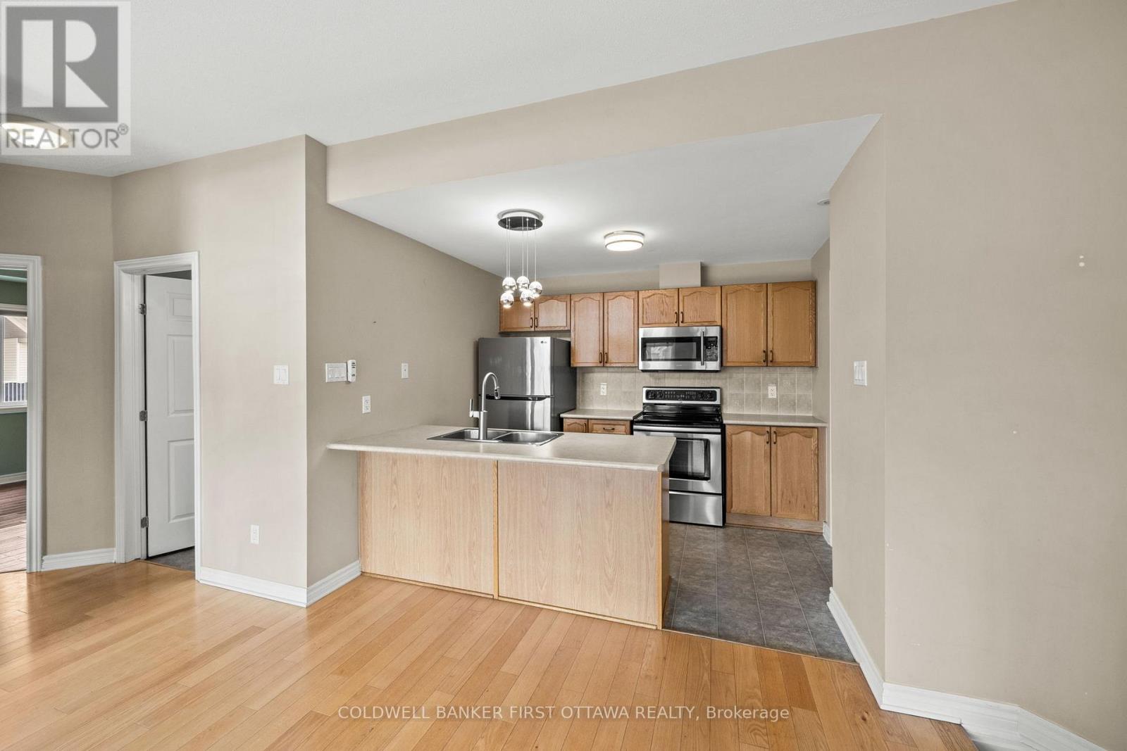 F - 143 Oldfield Street Property Photo 16