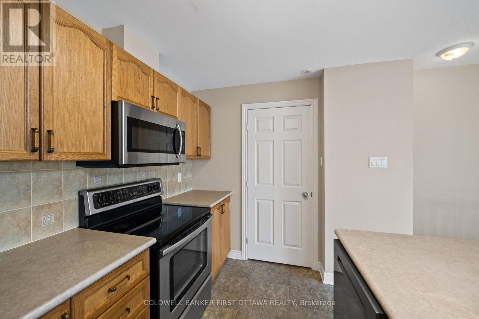 F - 143 Oldfield Street Property Photo 19