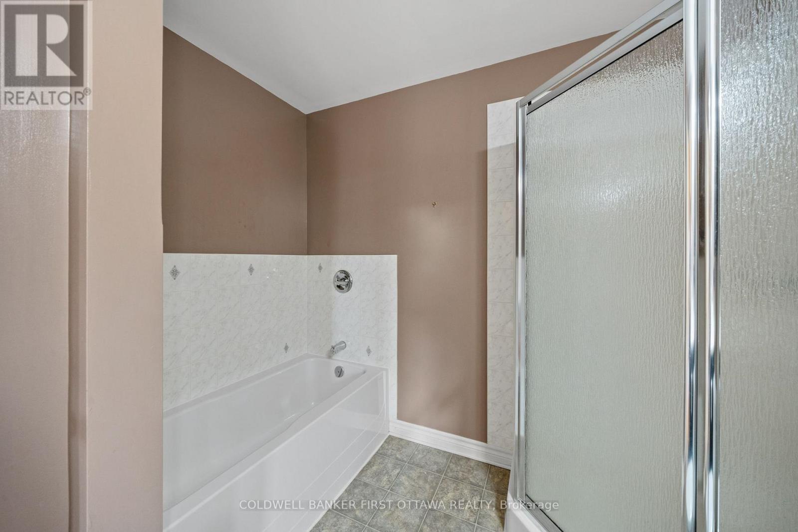 F - 143 Oldfield Street Property Photo 31