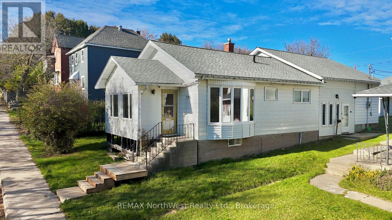 226 Fourth Street N Property Photo 2