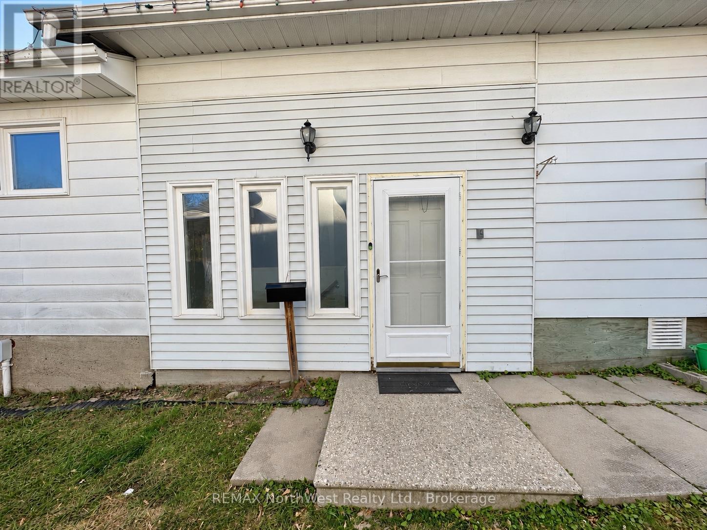 226 Fourth Street N Property Photo 3