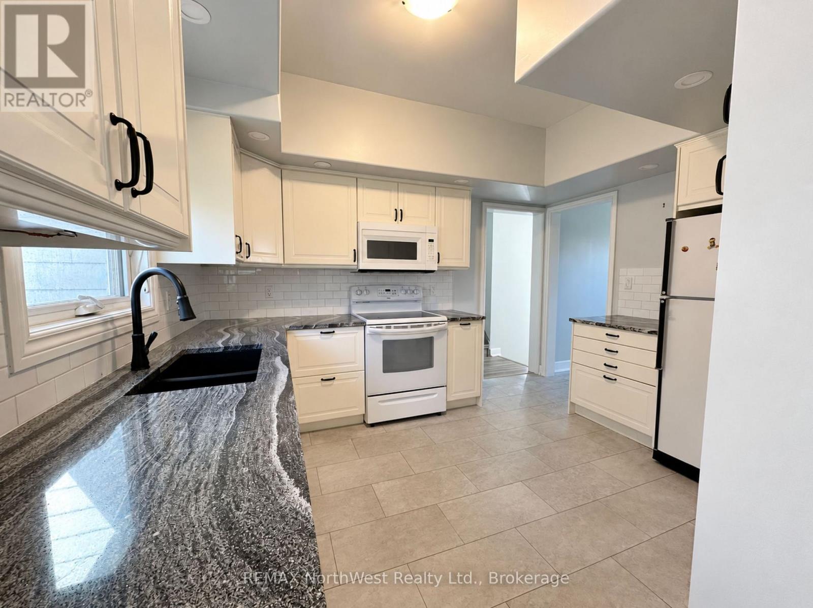 226 Fourth Street N Property Photo 6