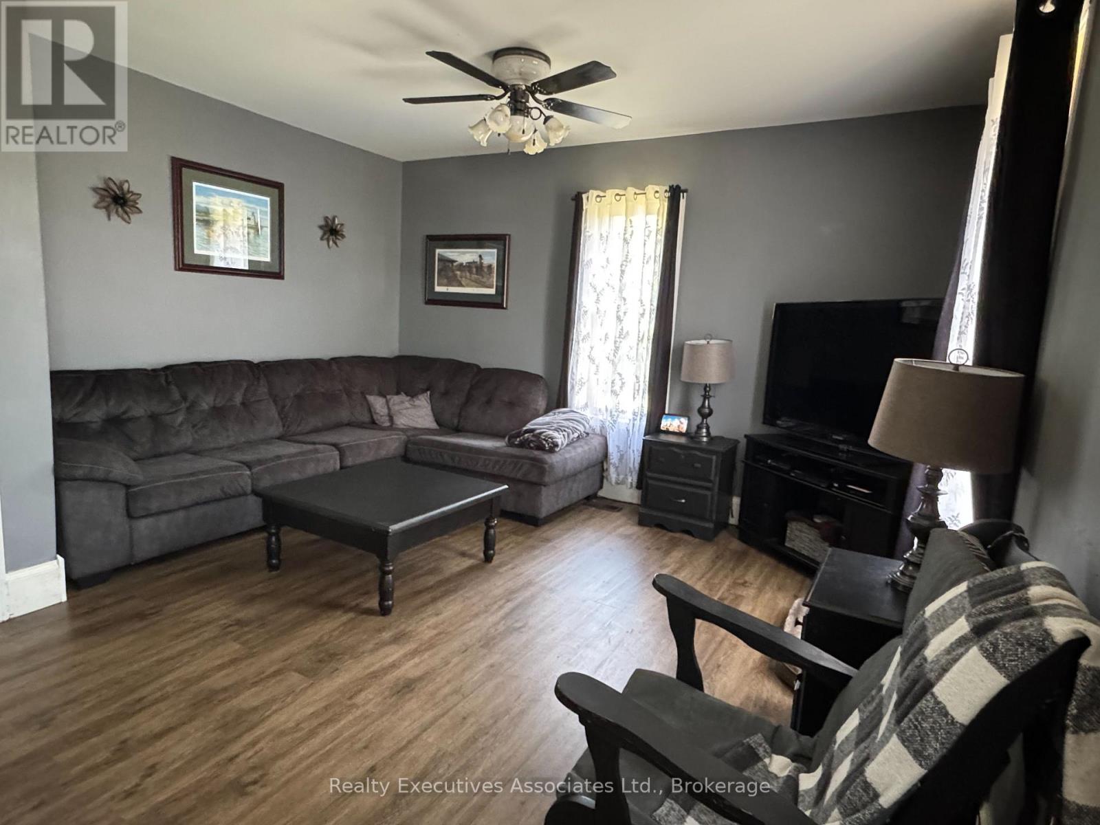 108 Godolphin Road Property Photo 6