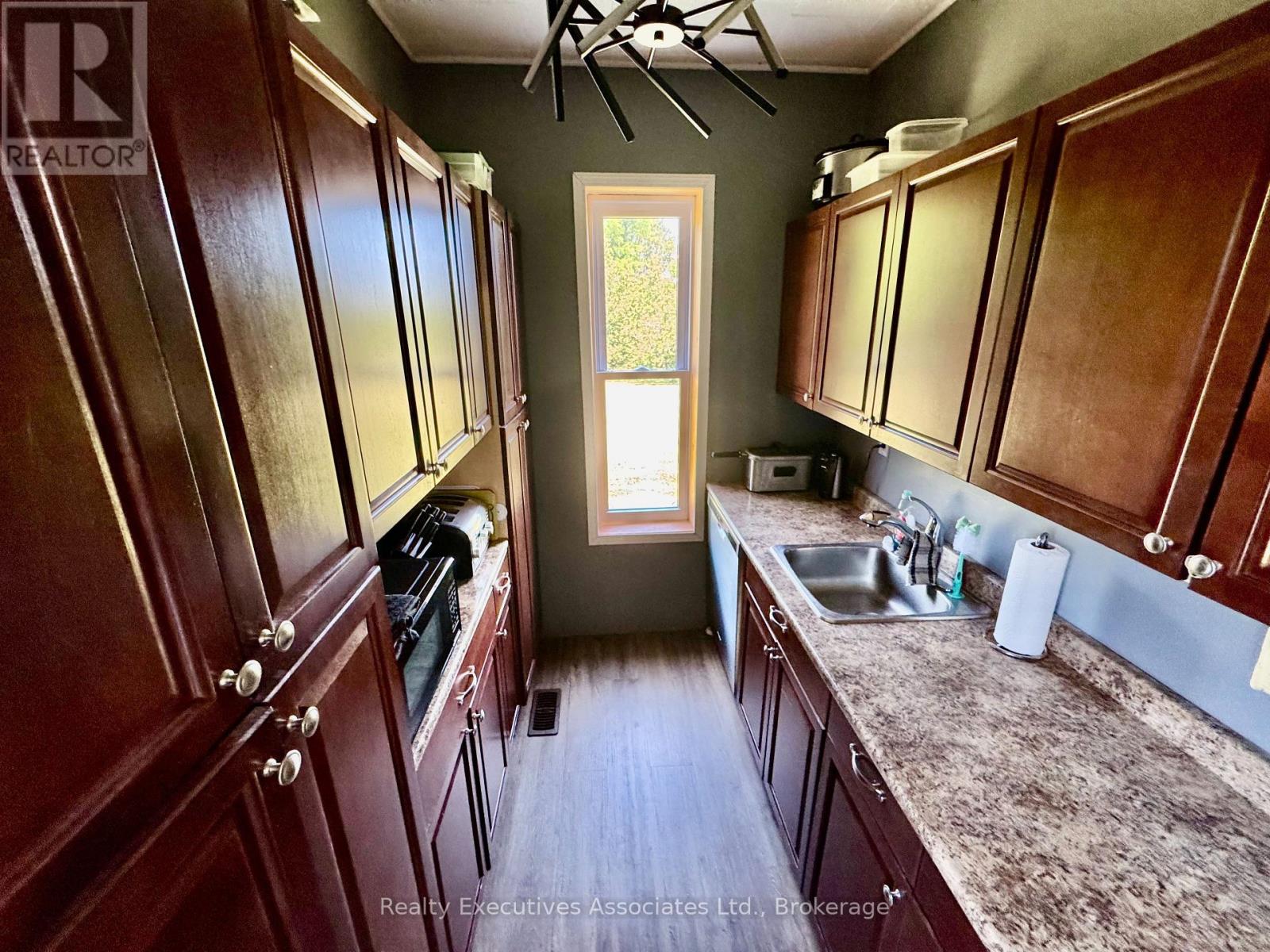 108 Godolphin Road Property Photo 8