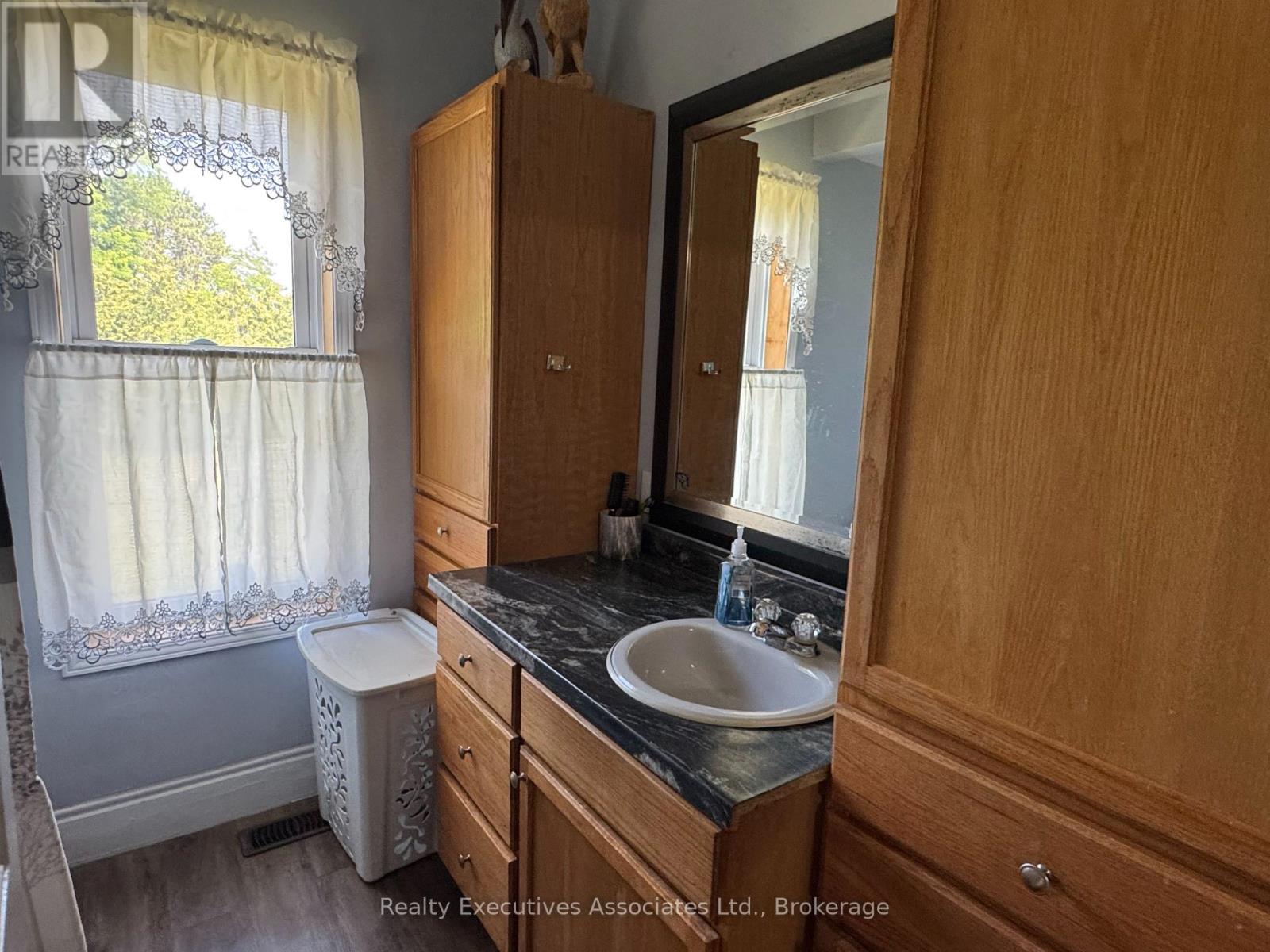 108 Godolphin Road Property Photo 9