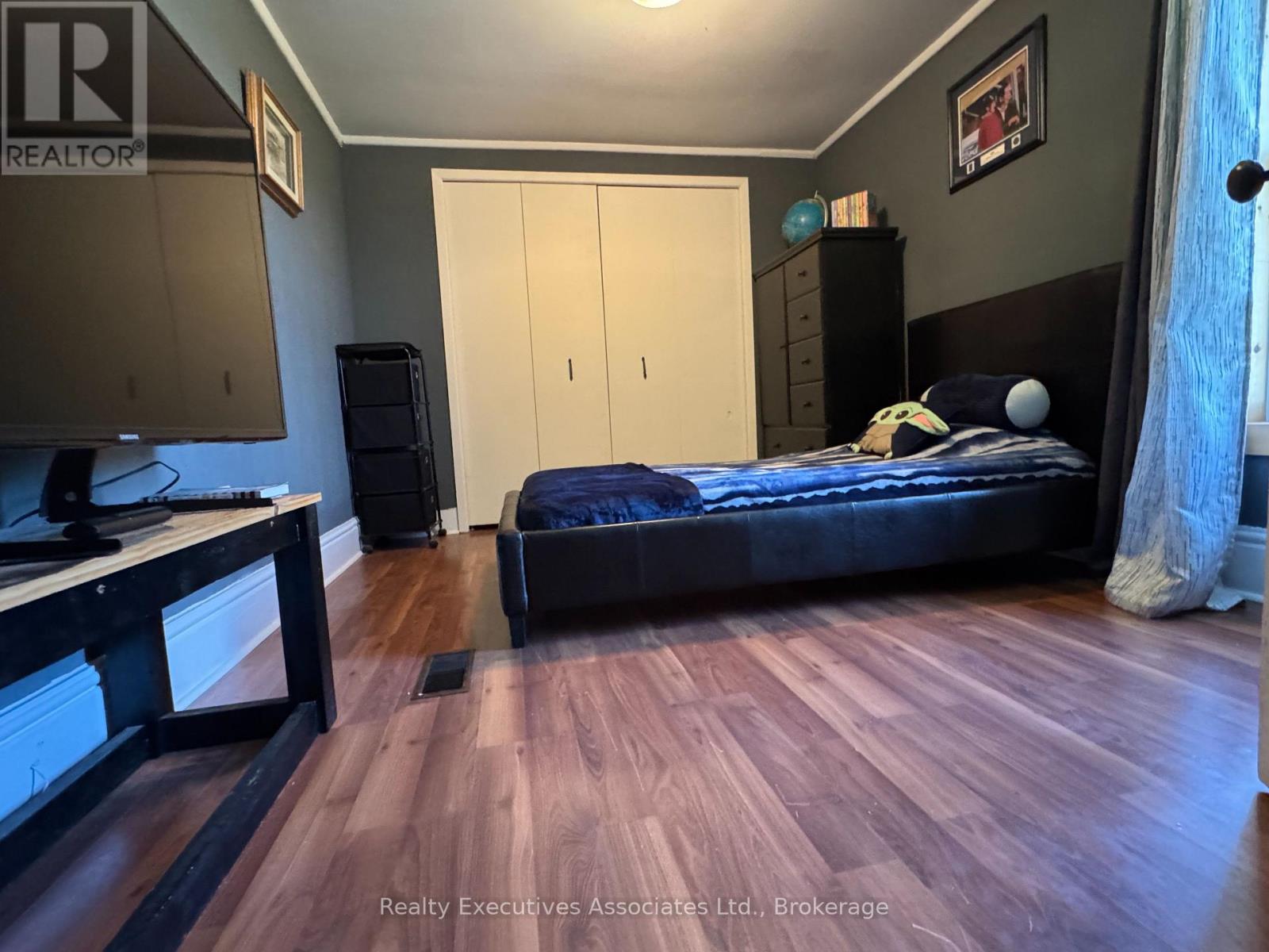 108 Godolphin Road Property Photo 17