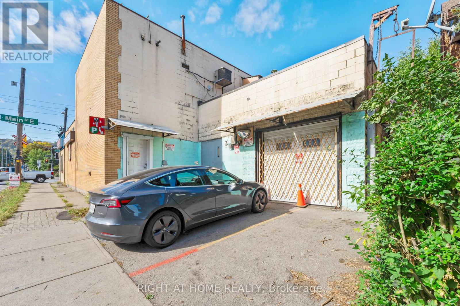 961 Main Street E Property Photo 4