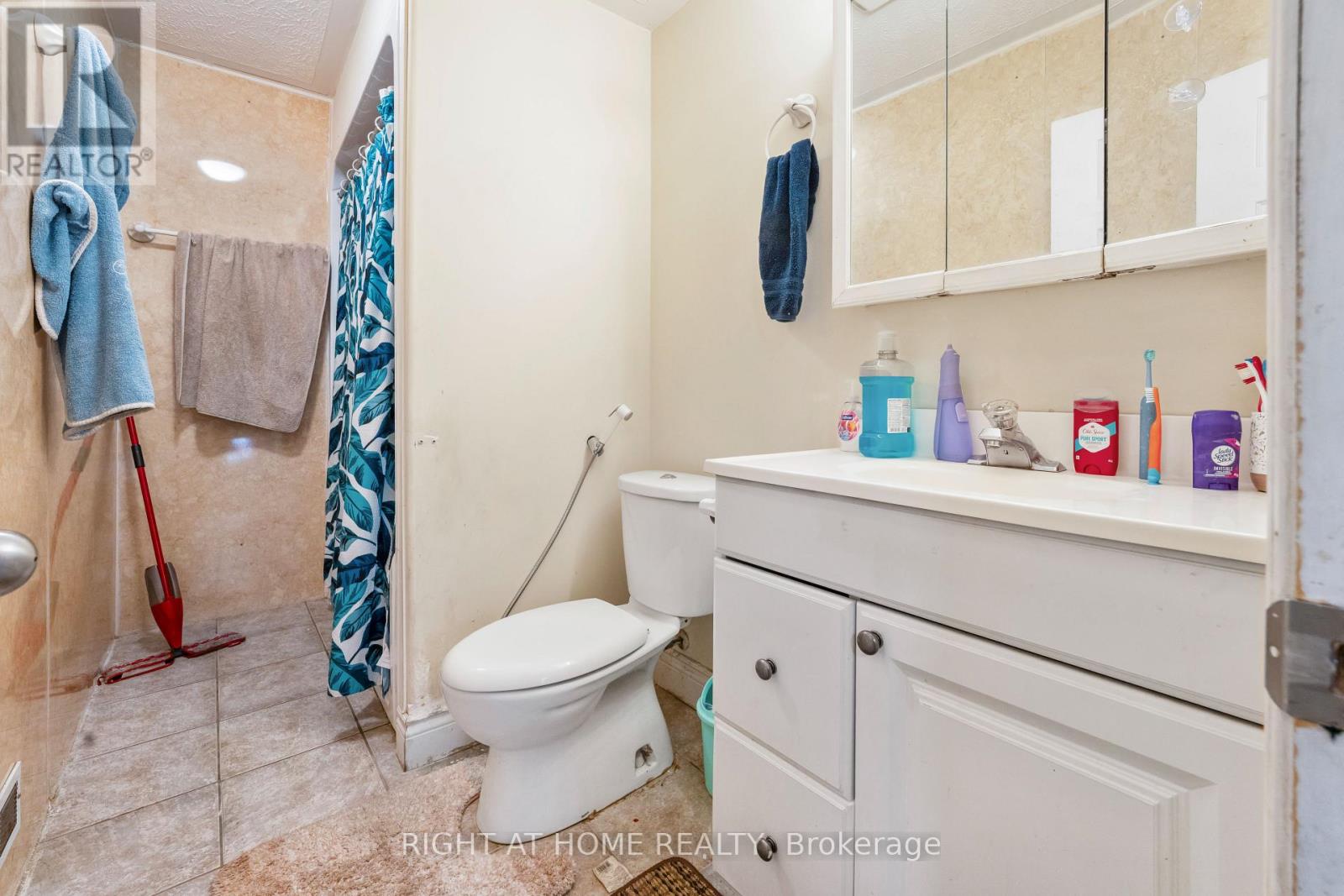 961 Main Street E Property Photo 27