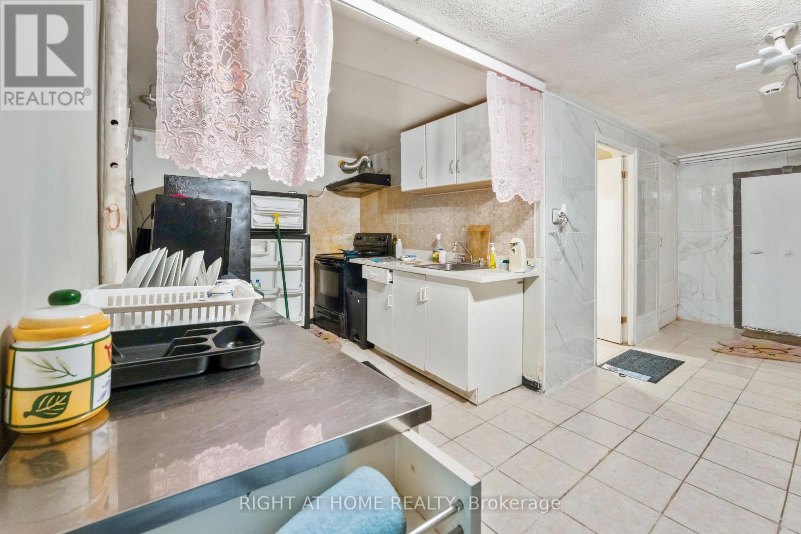 961 Main Street E Property Photo 36