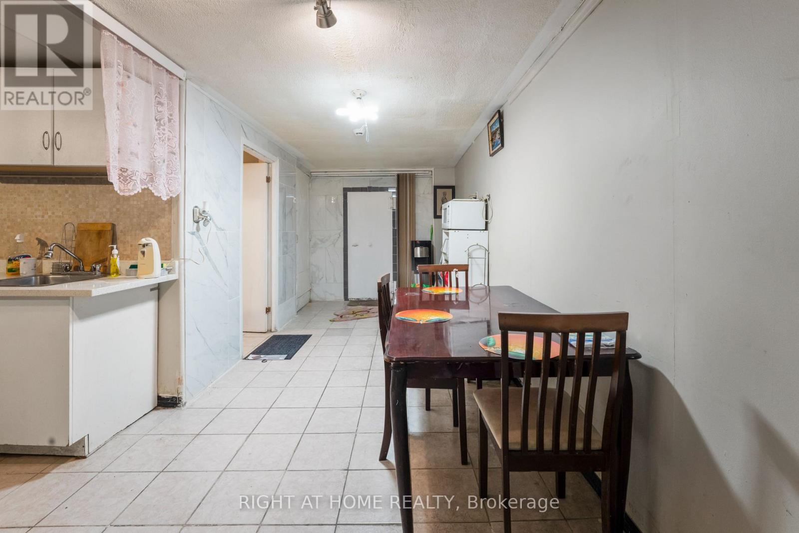 961 Main Street E Property Photo 37