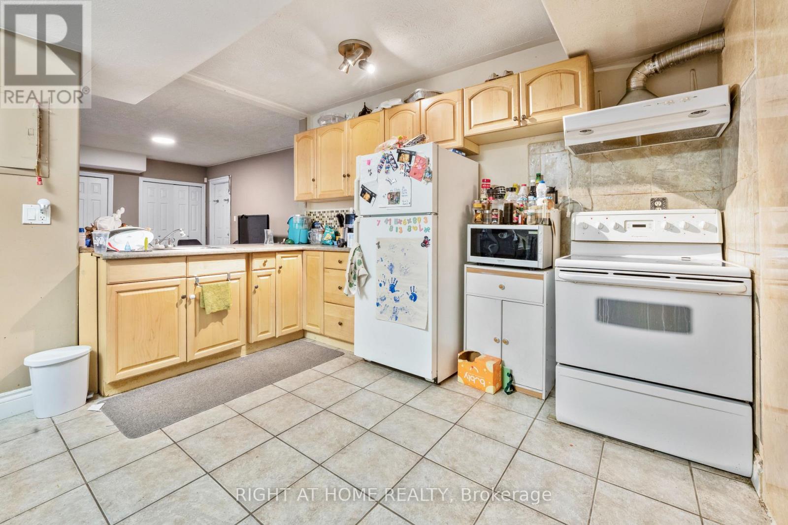 961 Main Street E Property Photo 45