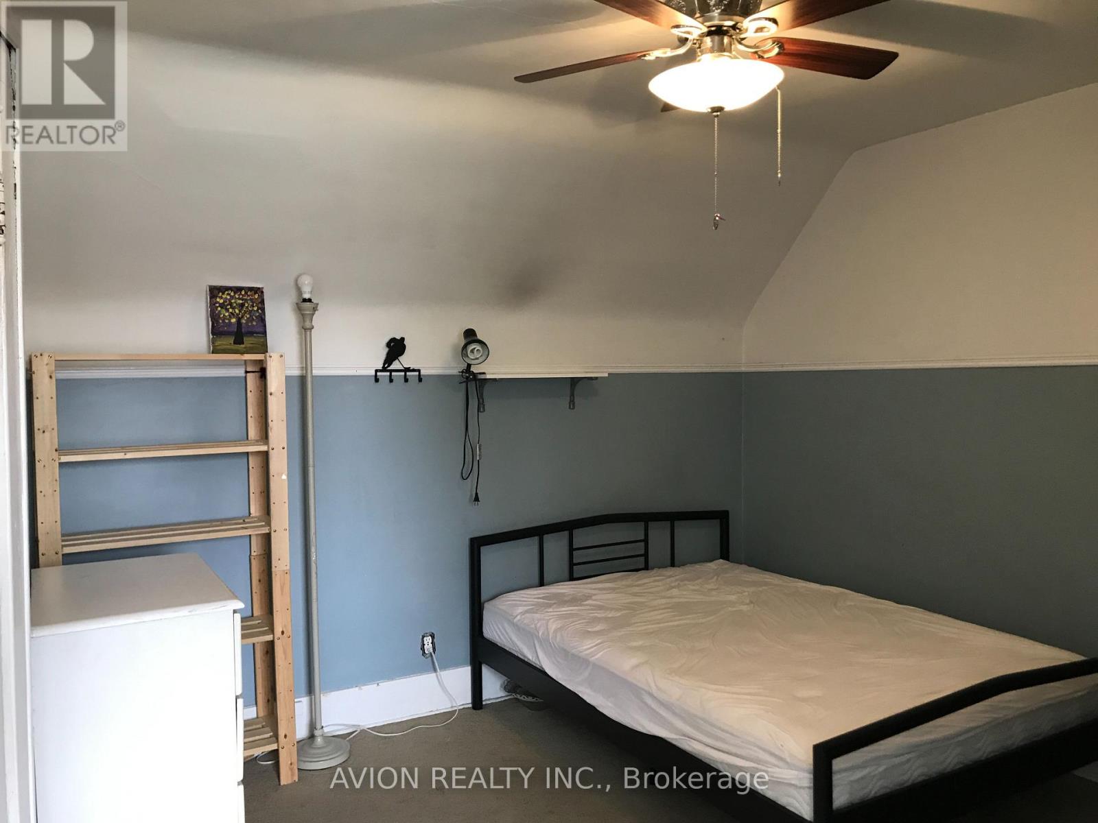 3095 Peter Street Property Photo 6