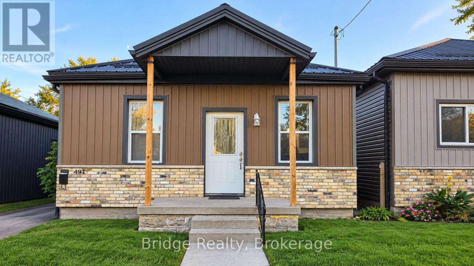 497 Simcoe Street Property Photo 2