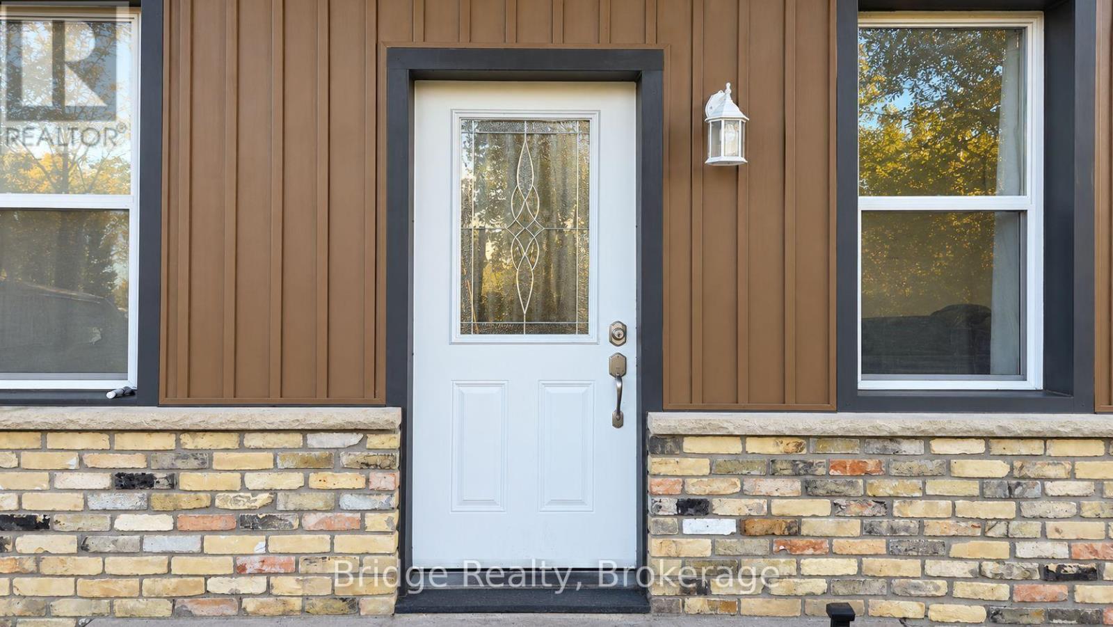 497 Simcoe Street Property Photo 3