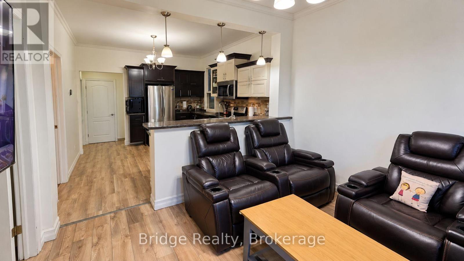 497 Simcoe Street Property Photo 5