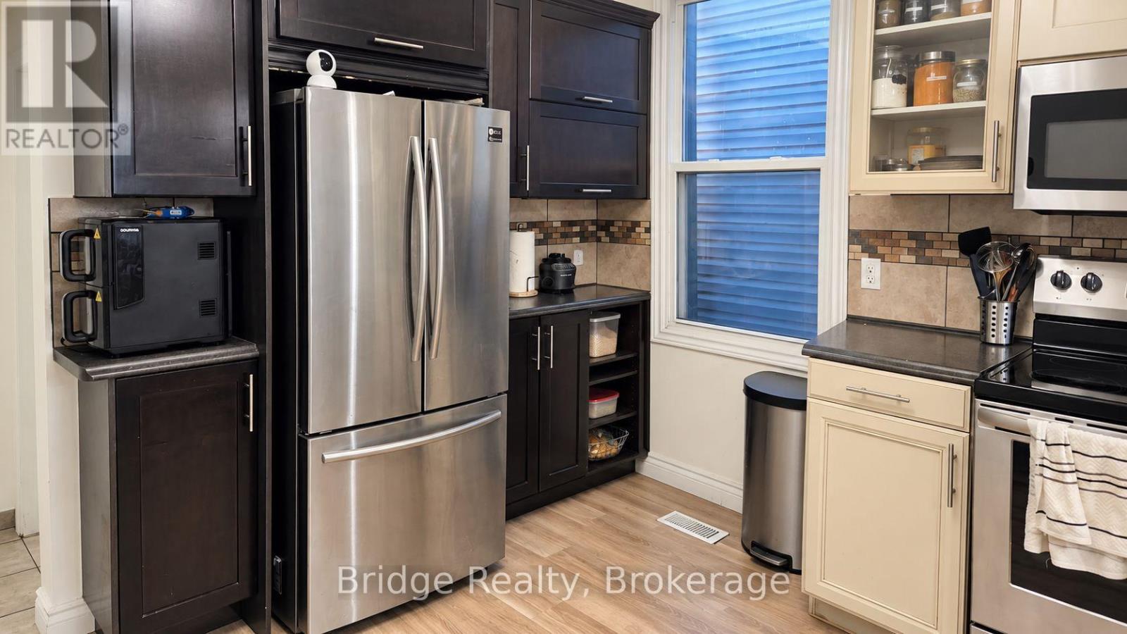 497 Simcoe Street Property Photo 6