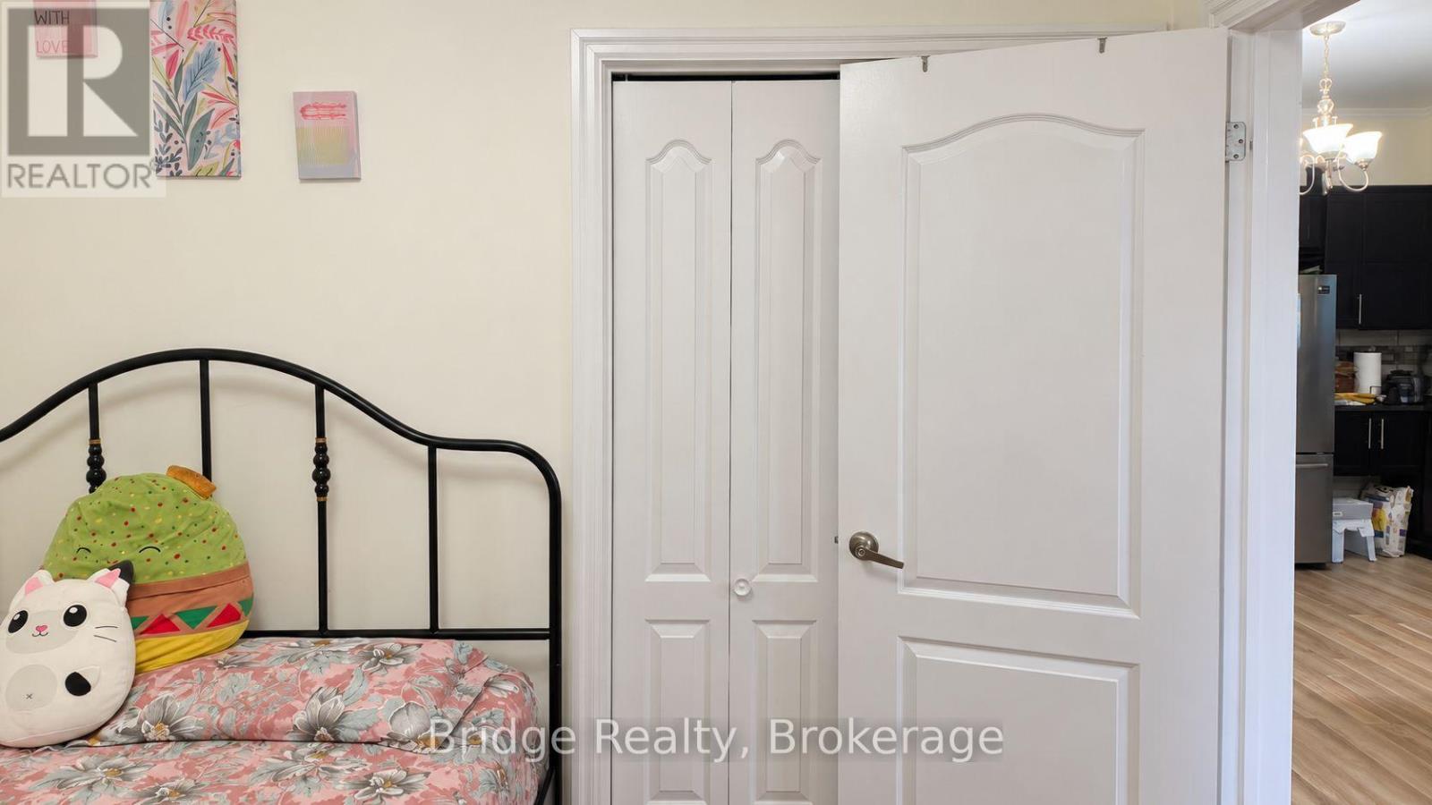 497 Simcoe Street Property Photo 9