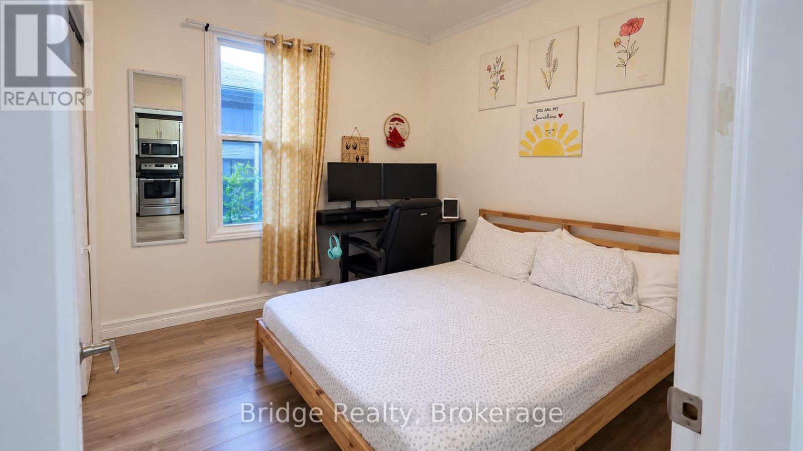 497 Simcoe Street Property Photo 11