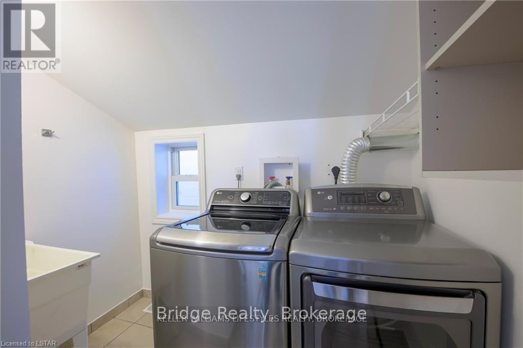 497 Simcoe Street Property Photo 13
