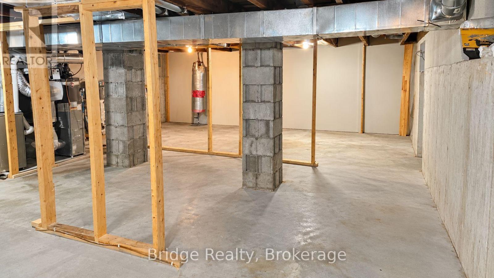 497 Simcoe Street Property Photo 19