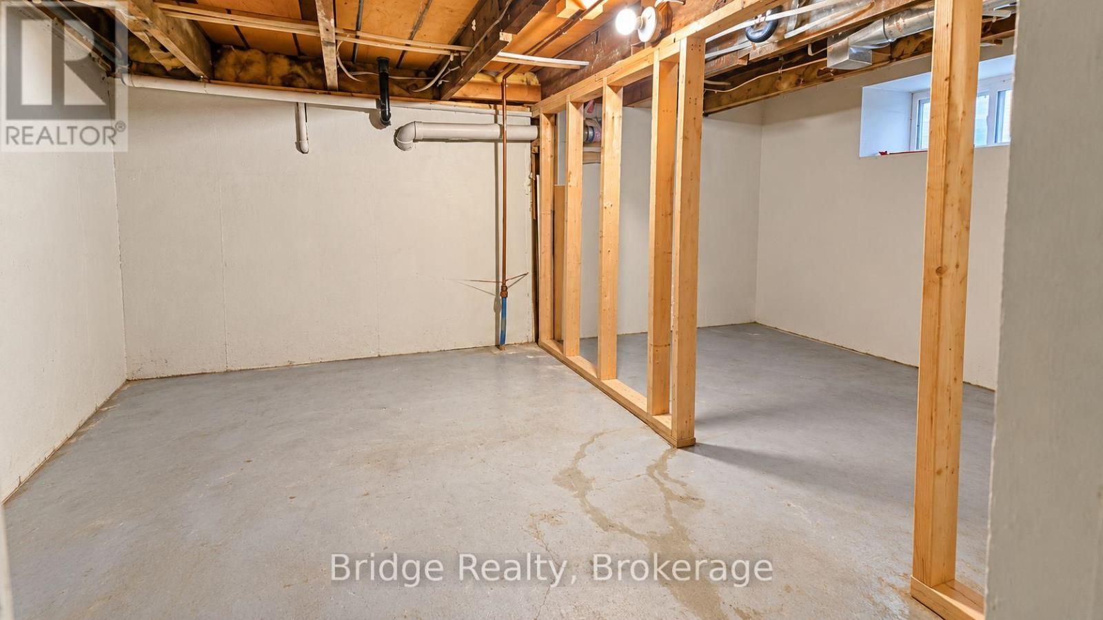 497 Simcoe Street Property Photo 21