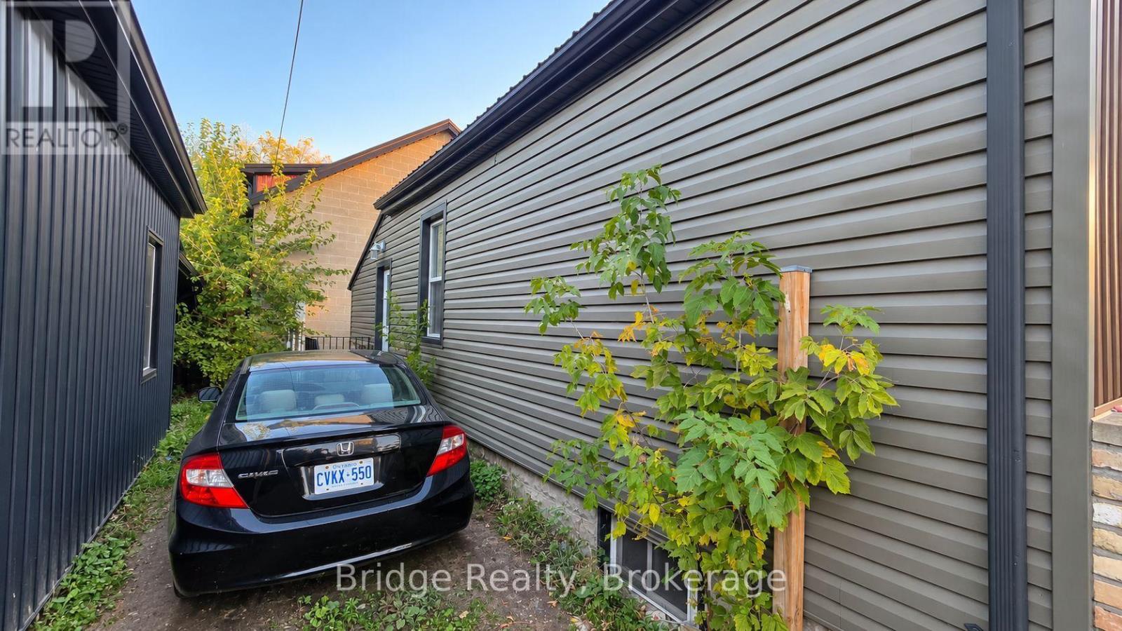 497 Simcoe Street Property Photo 23