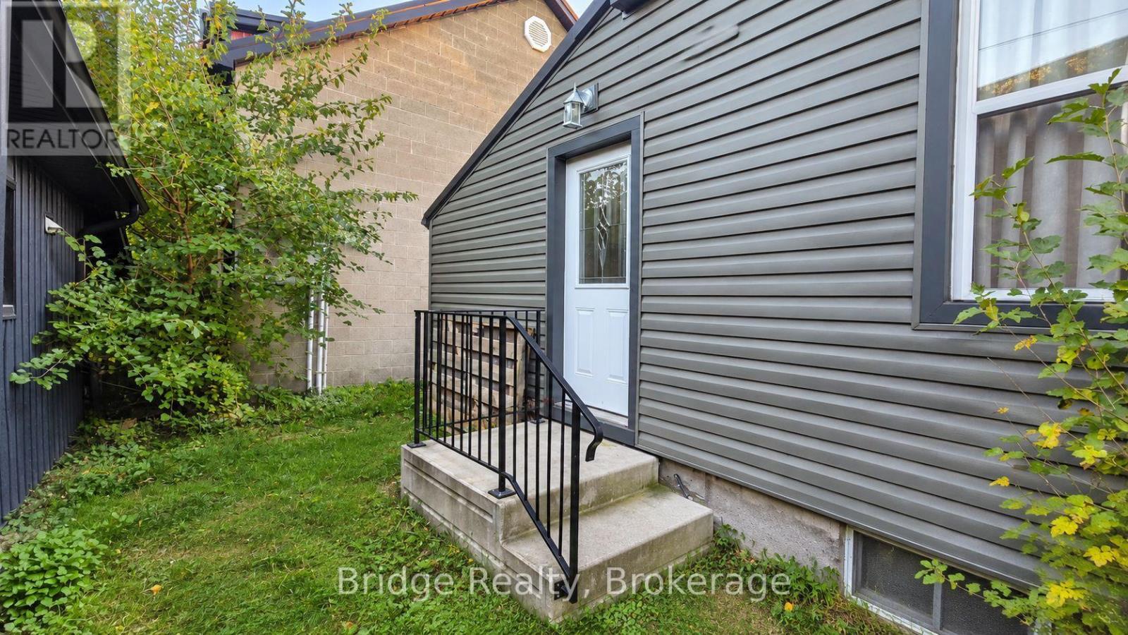 497 Simcoe Street Property Photo 24