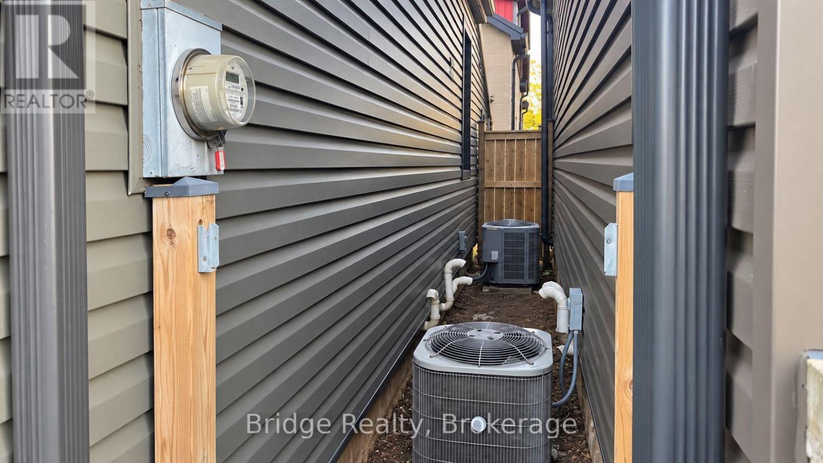 497 Simcoe Street Property Photo 26